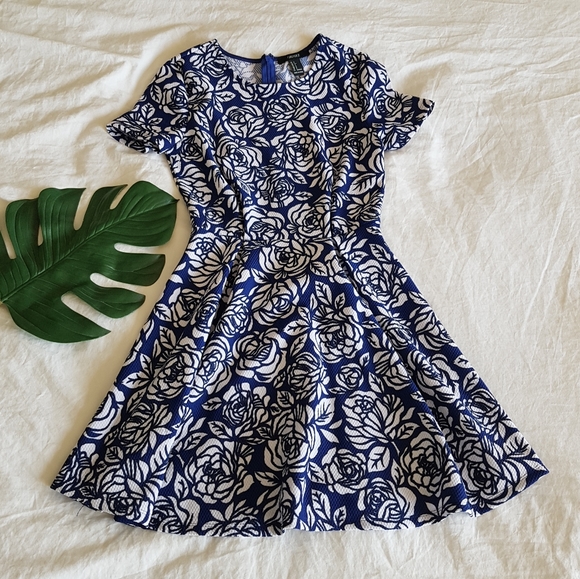 Blue & White Fit & Flare Floral Skater Dress Small - Picture 2 of 5